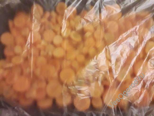 Готовим нарезанную морковь к заморозке